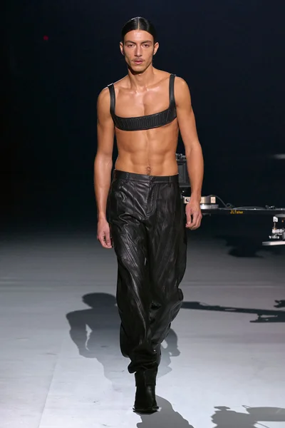 Look 28